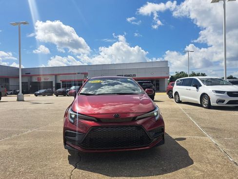 Used 2024 Toyota Corolla SE FWD image 2