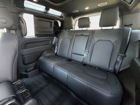 New 2026 Land Rover Defender 90 X-Dynamic SE AWD/4WD image 13
