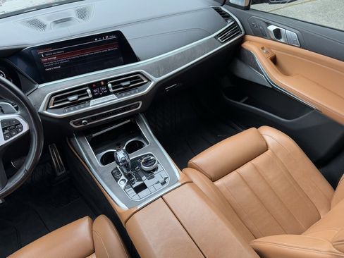 Used 2021 BMW X7 M50i image 32