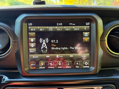 Used 2021 Jeep Gladiator Overland image 21