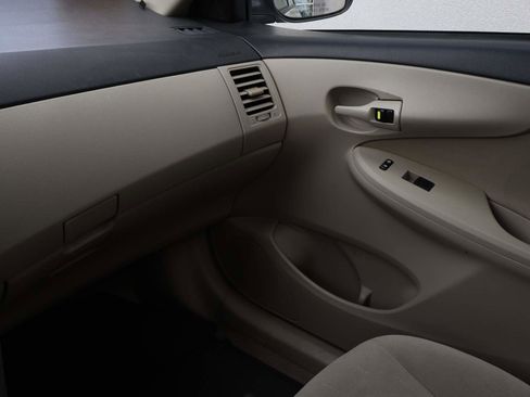 Used 2012 Toyota Corolla L image 14