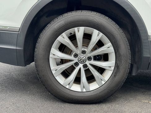 Used 2018 Volkswagen Tiguan SE AWD/4WD image 34