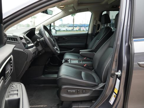 Used 2025 Honda Odyssey Touring image 16