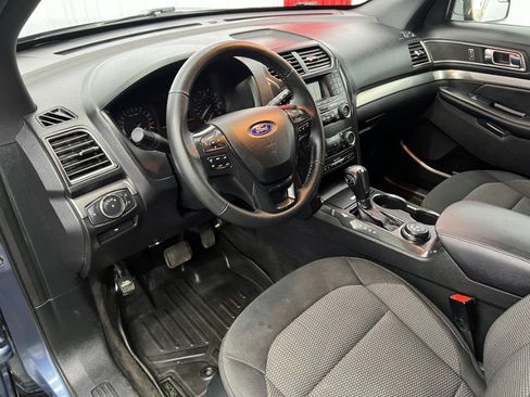 Used 2018 Ford Explorer XLT AWD/4WD image 12