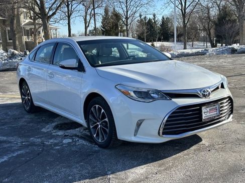 Used 2016 Toyota Avalon XLE image 3