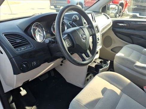 Used 2019 Dodge Grand Caravan SE image 23