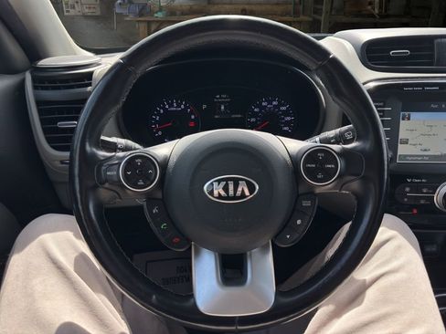 Used 2017 Kia Soul + w/ Primo Package image 16