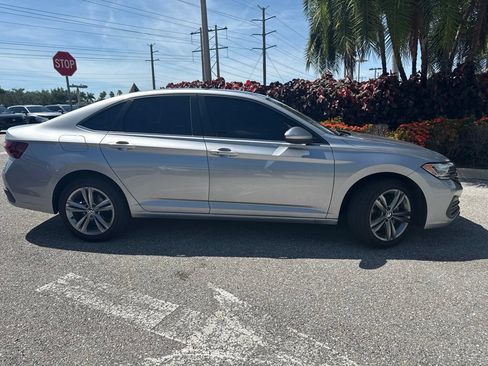Used 2023 Volkswagen Jetta SE FWD image 2