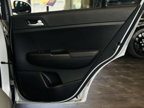 Used 2020 Kia Sportage LX AWD/4WD image 36