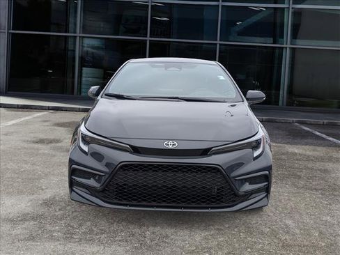 Used 2025 Toyota Corolla SE image 3