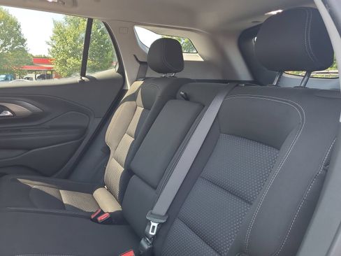 Used 2024 GMC Terrain SLE w/ Driver Convenience Package FWD image 13