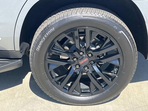 Used 2026 GMC Yukon Denali w/ Advanced Technology Package image 11