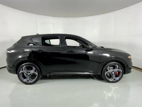 New 2026 Alfa Romeo Tonale w/ Quick Order Package 23H Volce AWD/4WD image 3