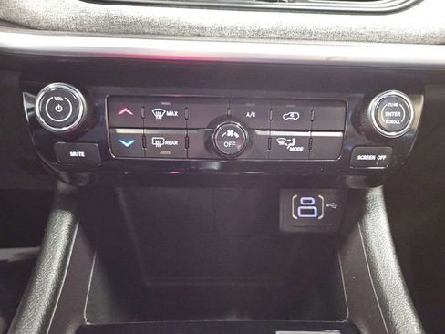 Used 2022 Jeep Compass Latitude image 21