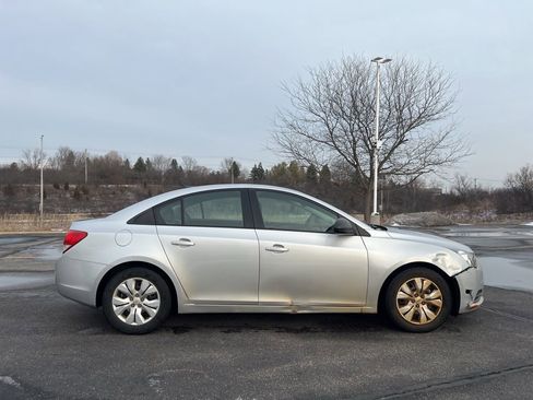Used 2014 Chevrolet Cruze LS image 3