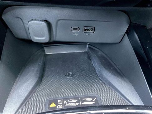 Used 2025 Chevrolet Trax ACTIV w/ Sunroof Package image 33