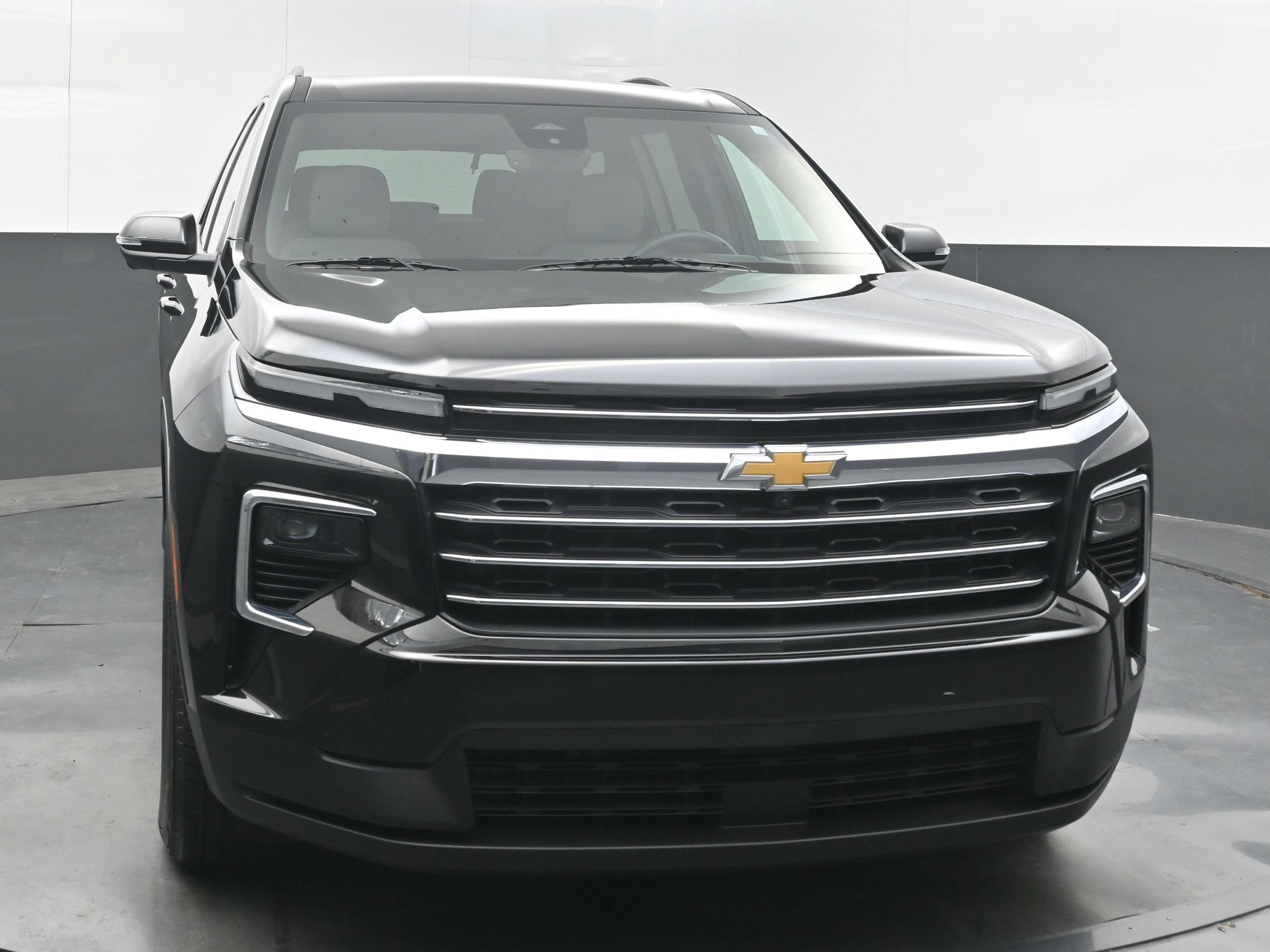 Used 2026 Chevrolet Traverse LT w/ Driver Confidence Package FWD image 3