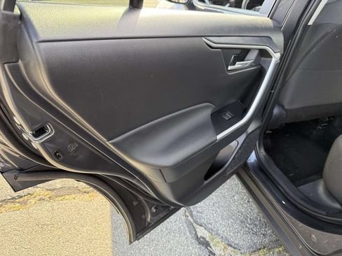 Used 2025 Toyota RAV4 XLE AWD/4WD image 15