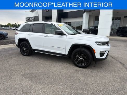 Used 2023 Jeep Grand Cherokee Limited w/ Trailer Tow Prep Group (B) AWD/4WD image 13