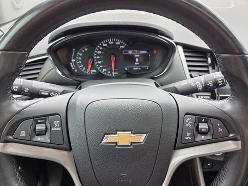Used 2020 Chevrolet Trax LT w/ Sun & Sound Package image 25