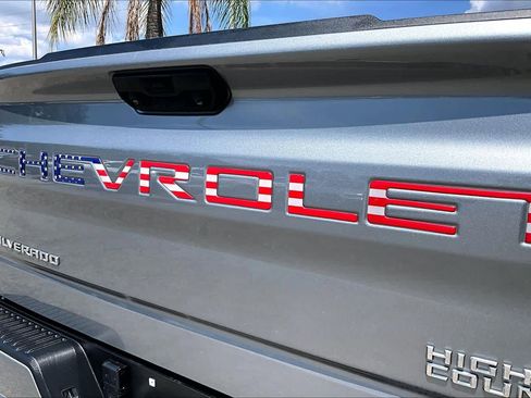 Used 2024 Chevrolet Silverado 1500 High Country w/ Technology Package AWD/4WD image 31