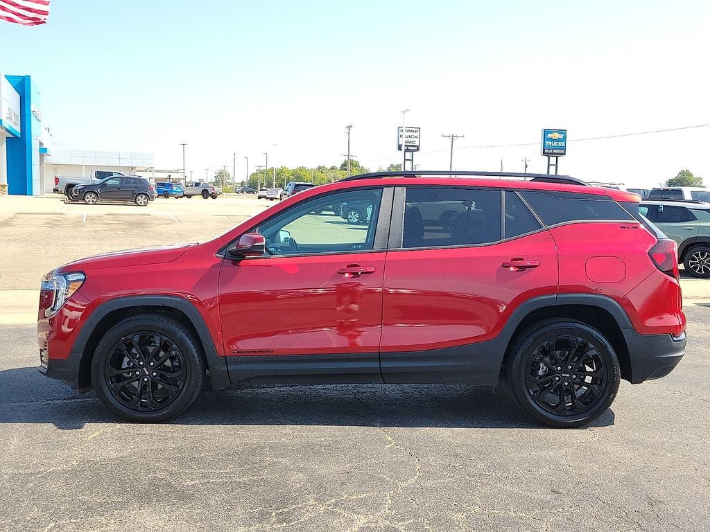 Used 2022 GMC Terrain SLE w/ Driver Convenience Package FWD image 3