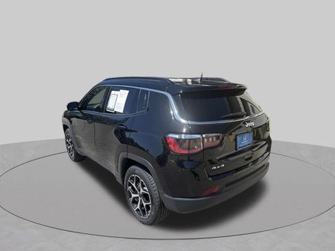Used 2025 Jeep Compass Limited AWD/4WD image 3