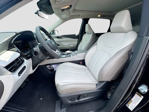 Certified 2026 INFINITI QX60 Luxe w/ Cargo Package FWD image 23