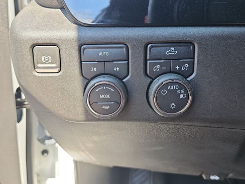 Used 2023 Chevrolet Silverado 1500 LT AWD/4WD image 29