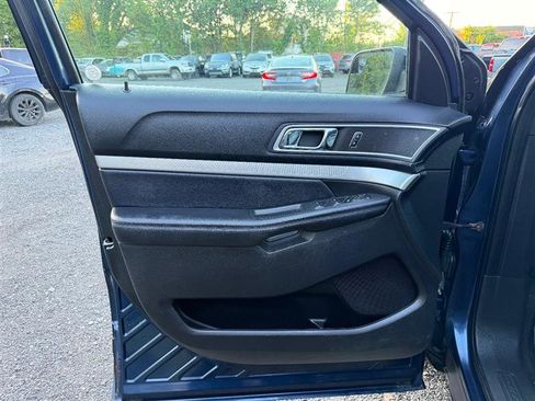 Used 2016 Ford Explorer XLT w/ Equipment Group 202A AWD/4WD image 13