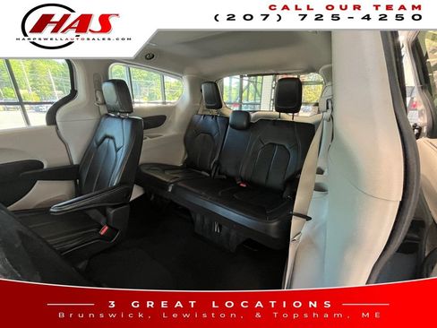 Used 2023 Chrysler Pacifica Touring-L FWD image 14