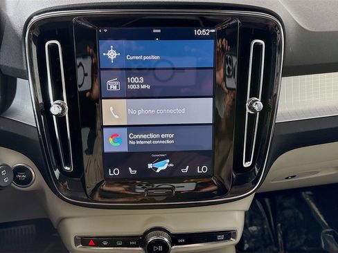 Used 2021 Volvo XC40 T5 Momentum w/ Premium Package image 18