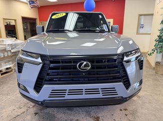 Used 2025 Lexus GX 550 w/ Accessory Package (2T) AWD/4WD video 2