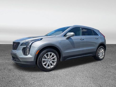 Certified 2023 Cadillac XT4 Luxury w/ Cold Weather Package AWD/4WD image 2