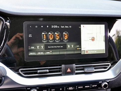 Used 2022 Kia Niro EX Premium image 26