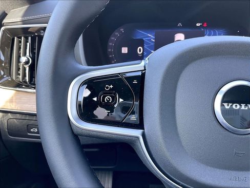 New 2026 Volvo XC90 T8 Plus w/ Protection Package Premier image 17