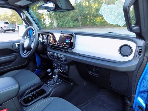 Certified 2025 Jeep Wrangler Sport S image 20