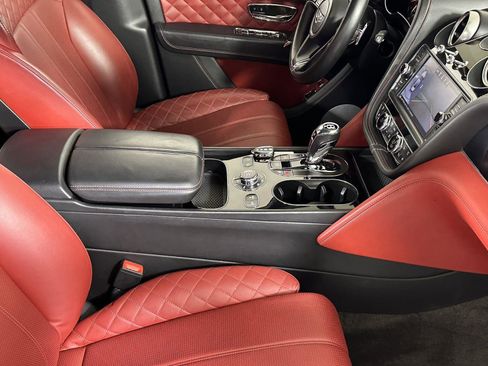 Used 2017 Bentley Bentayga image 38