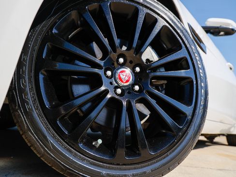 Used 2018 Jaguar XF Prestige image 43