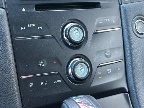 Used 2014 Ford Taurus Limited FWD image 21