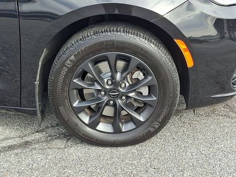 Used 2021 Chrysler Pacifica Limited w/ S Appearance Package image 8