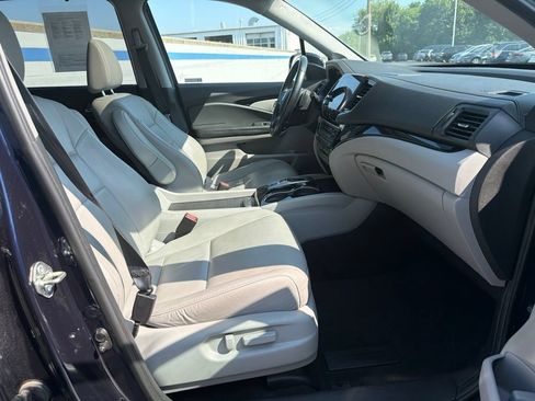 Certified 2020 Honda Pilot Touring image 25