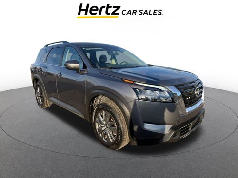Used 2025 Nissan Pathfinder SV image 1