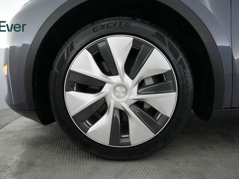 Used 2023 Tesla Model Y Long Range AWD/4WD image 19