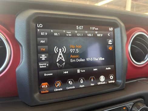 Used 2023 Jeep Wrangler Rubicon AWD/4WD image 19