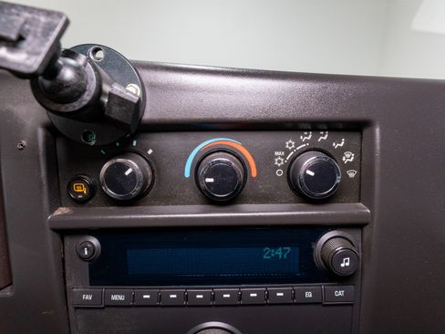 Used 2021 Chevrolet Express 2500 RWD image 19