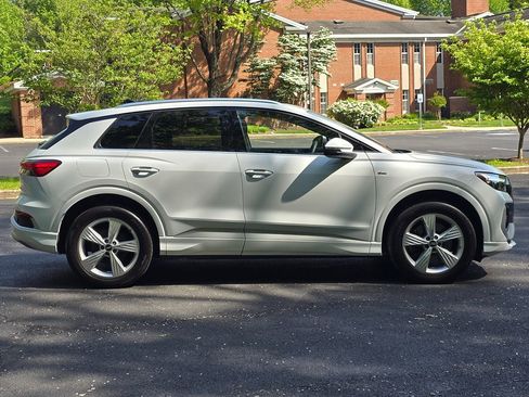Used 2023 Audi Q4 e-tron Premium w/ Convenience Package image 7