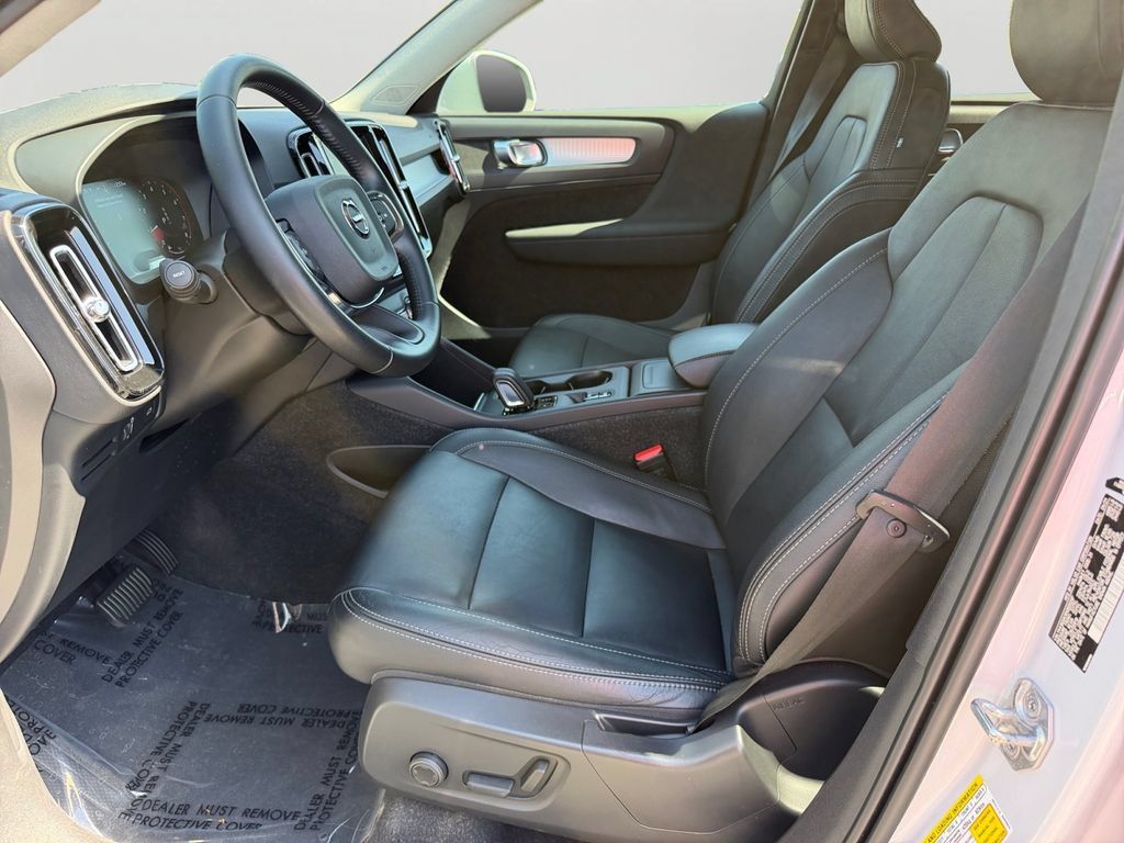 Used 2021 Volvo XC40 T5 Momentum AWD/4WD image 16