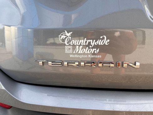 Used 2024 GMC Terrain SLE image 15