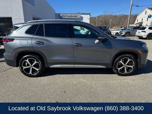 Used 2025 Volkswagen Tiguan SE image 4